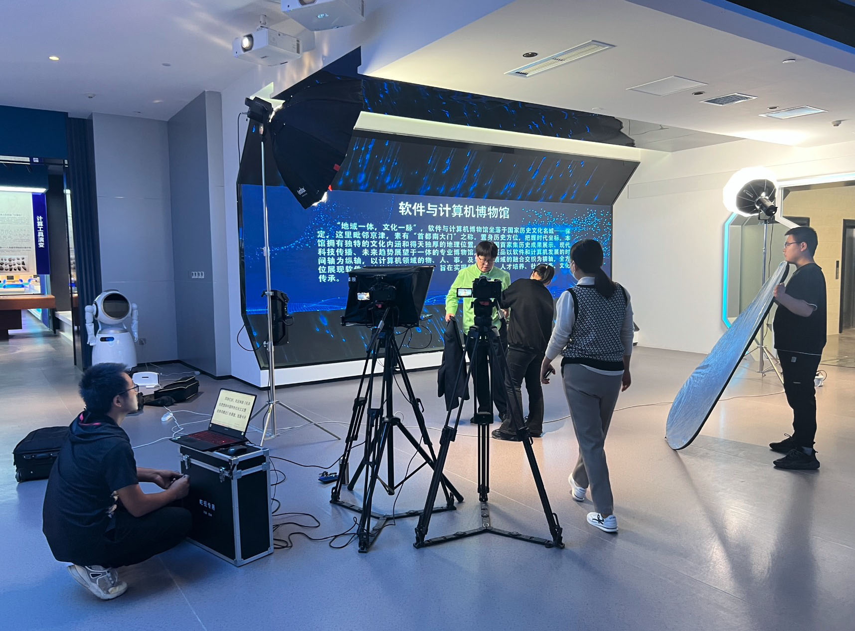 <hl>宣传片</hl> 活动 会议 <hl>电商</hl> 主图 详情页 线上课程校园课程