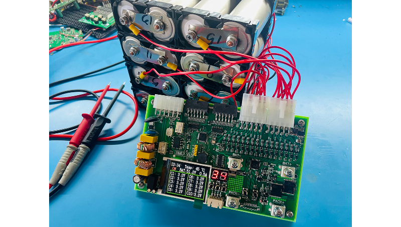 单片机硬件及嵌入式软件设计的多功能电池管理 BMS板
