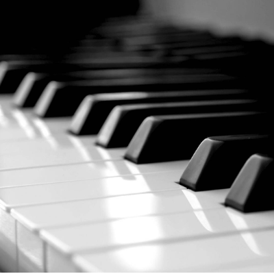 各种乐器或曲子，歌曲的简谱，五线谱，钢琴伴奏谱，制作。