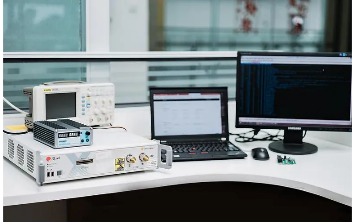 鸭嘴兽20年实体公司百人团队